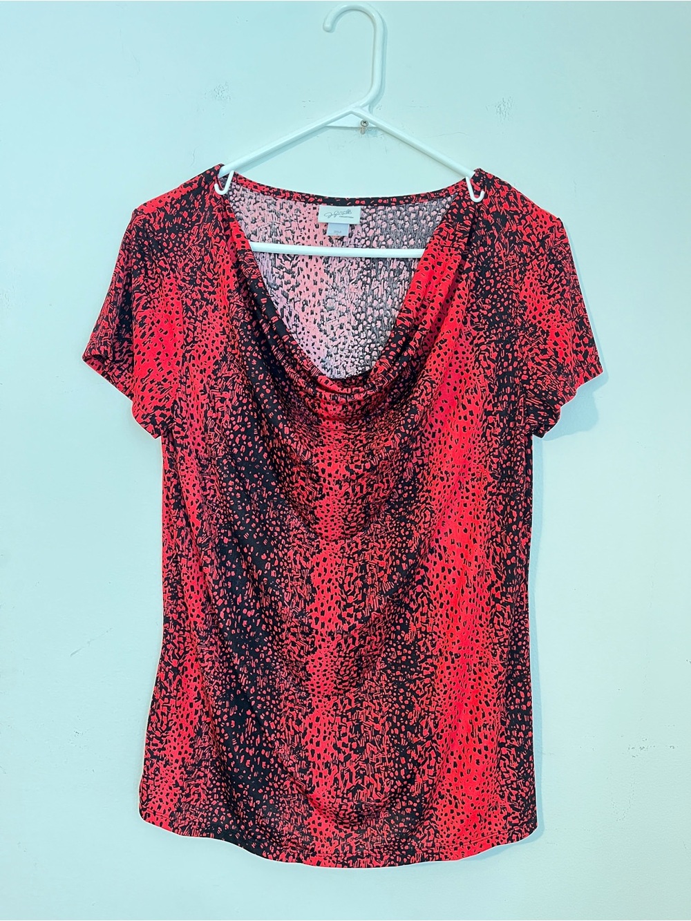 Jaclyn Smith Red and Black Cowl Neck Short Sleeve Top size S light stretch